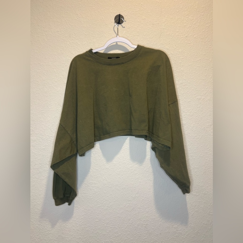 Cropped Green Long Sleeve